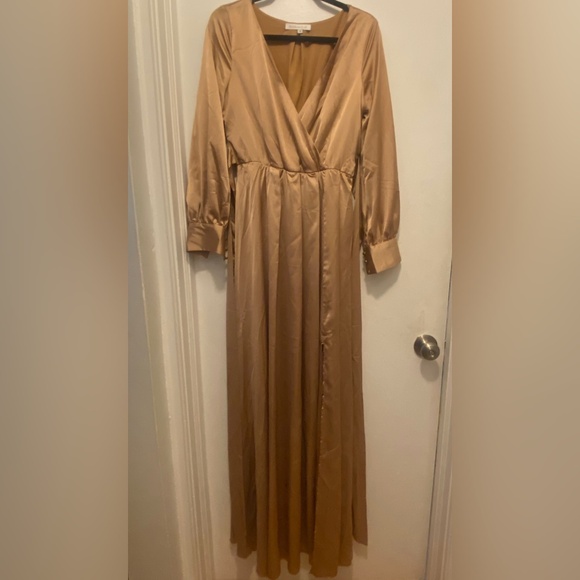 Satin Rose Maternity Gown - Picture 1 of 3